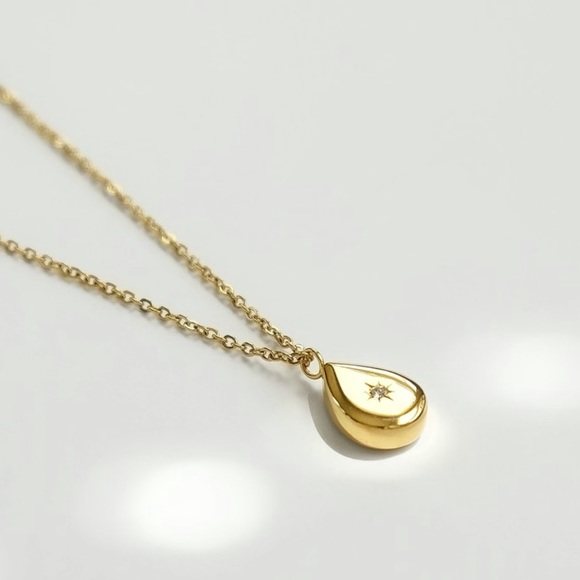 Teardrop Crystal Star Necklace | Gold Plated Stainless Steel - Picture 4 of 4